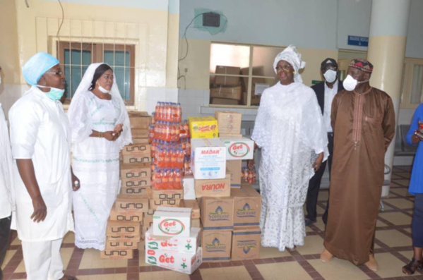 Médina / Lutte contre la Covid-19 : M. Cheikh Ahmed Tidiane Ba et la Catb au secours des structures de santé de la Médina. Médina / Lutte contre la Covid-19 : M. Cheikh Ahmed Tidiane Ba et la Catb au secours des structures de santé de la Médina.