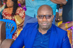 Covid-19: le journaliste Ahmed Aidara redistribue son salaire à 5 districts de santé à Guédiawaye Covid-19: le journaliste Ahmed Aidara redistribue son salaire à 5 districts de santé à Guédiawaye