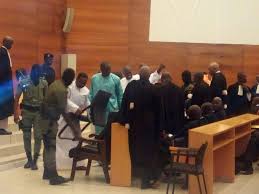 GUEDIAWAYE- SON GÉNITEUR REFUSE DE LUI ACHETER DE LA CIGARETTE - Le drogué, Samba Thiam, brandit un couteau contre son papa et menace de le tuer GUEDIAWAYE- SON GÉNITEUR REFUSE DE LUI ACHETER DE LA CIGARETTE - Le drogué, Samba Thiam, brandit un couteau contre son papa et menace de le tuer