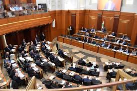 Liban: en pleine crise, le Parlement se réunit et le mouvement de contestation manifeste Liban: en pleine crise, le Parlement se réunit et le mouvement de contestation manifeste