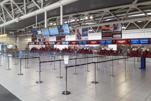 L’Italie envisage de rouvrir deux aéroports la semaine prochaine