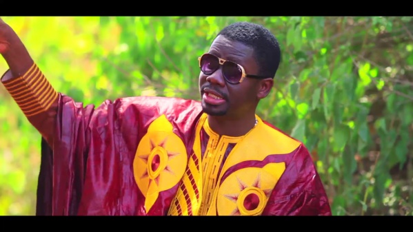 Alassane Mbaye « griot des Vip » libéré : « Sama carte d’identité bou réré sakh dotouma déposé » Alassane Mbaye « griot des Vip » libéré : « Sama carte d’identité bou réré sakh dotouma déposé »