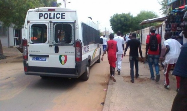 KAOLACK : UN VÉHICULE DE LA POLICE TUE UN ENFANT KAOLACK : UN VÉHICULE DE LA POLICE TUE UN ENFANT