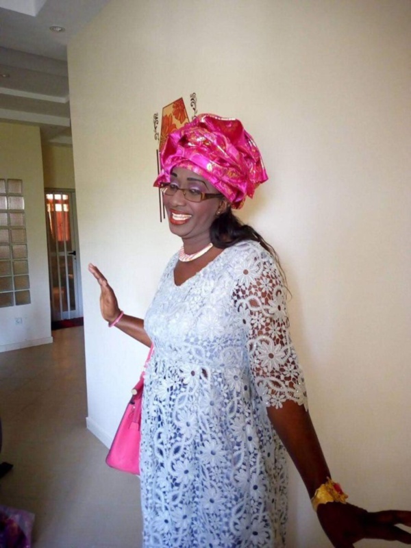 Dernière minute: La femme du maire Idrissa Diallo, arrêtée (Photo) Dernière minute: La femme du maire Idrissa Diallo, arrêtée (Photo)