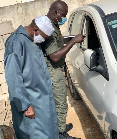 Ouakam : La voiture de l'imam de la mosquée de la divinité vandalisée Ouakam : La voiture de l'imam de la mosquée de la divinité vandalisée