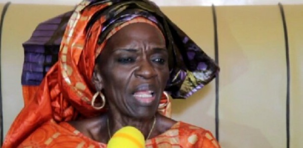 Ndèye Seck «signature» préparait le couscous à... Ndèye Seck «signature» préparait le couscous à...