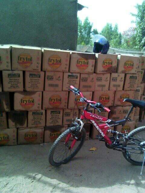 (IMAGES) KOLDA / Mameboye Diao dégaine 150 tonnes de riz, 10 t de sucre et 5.000 litres d'huile. (IMAGES) KOLDA / Mameboye Diao dégaine 150 tonnes de riz, 10 t de sucre et 5.000 litres d'huile.