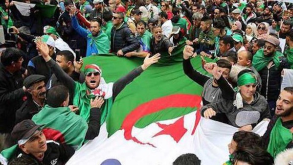 Algérie: trois opposants algériens condamnés à des peines de prison pour des publications sur Facebook (CNDL et Amnesty International) Algérie: trois opposants algériens condamnés à des peines de prison pour des publications sur Facebook (CNDL et Amnesty International)