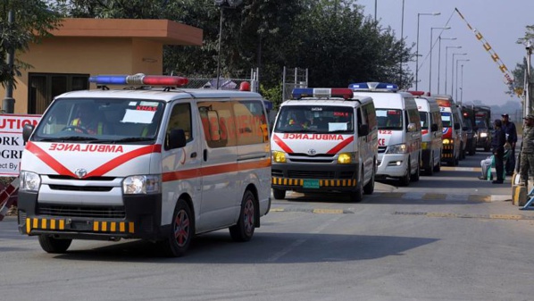 Catastrophe au Pakistan : un avion de ligne s'écrase sur des habitations avec 107 personnes à bord