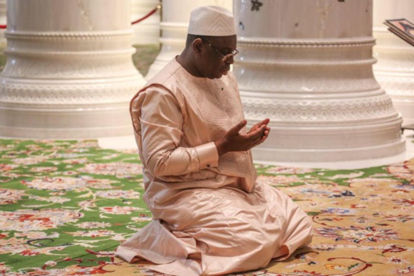 AID EL FITR : Le Président Macky Sall va prier chez lui. AID EL FITR : Le Président Macky Sall va prier chez lui.