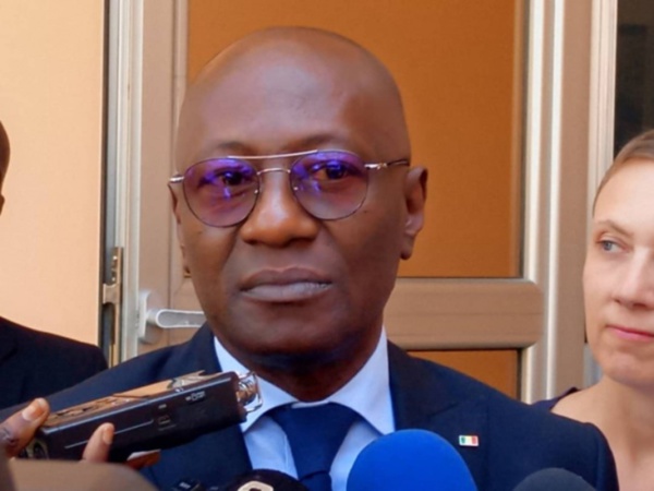 (ENTRETIEN) ABDOULAYE DIOP MCC : "Comment est répartie l'aide à la presse... Les ayants droit..." (ENTRETIEN) ABDOULAYE DIOP MCC : "Comment est répartie l'aide à la presse... Les ayants droit..."
