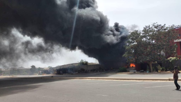 Incendie vers le cimetière Saint-Lazare : Un espace vert vient de prendre feu... Incendie vers le cimetière Saint-Lazare : Un espace vert vient de prendre feu...