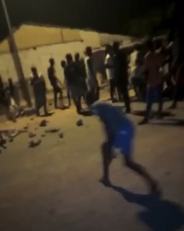 DIOURBEL / Manifestations anti couvre-feu... Des jeunes affrontent la Police à Keur Gou Mack.