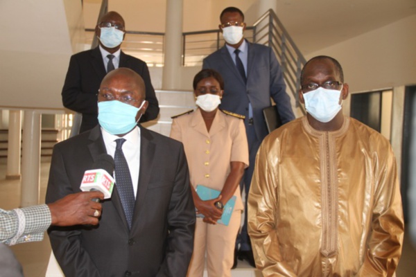 DAKAR EPICENTRE DU COVID 19 : LES 19 MAIRES SE MOBILISENT POUR EVALUER LE TRAVAIL ET ADOPTER DE NOUVELLES STRATEGIES DE LUTTE DAKAR EPICENTRE DU COVID 19 : LES 19 MAIRES SE MOBILISENT POUR EVALUER LE TRAVAIL ET ADOPTER DE NOUVELLES STRATEGIES DE LUTTE