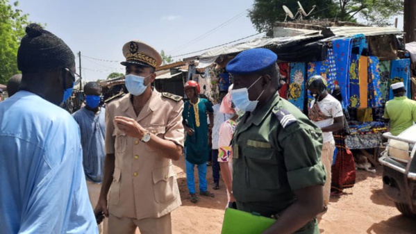 Covid-19 à Vélingara : Relâchement des commerçants sur les mesures barrières, le préfet menace de fermer le marché… Covid-19 à Vélingara : Relâchement des commerçants sur les mesures barrières, le préfet menace de fermer le marché…