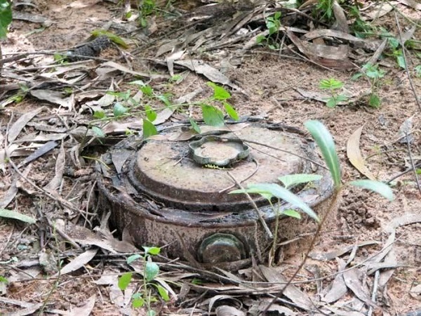 CASAMANCE : UN VÉHICULE MILITAIRE SAUTE SUR UNE MINE, HUIT BLESSÉS LÉGERS (SOURCE MILITAIRE) CASAMANCE : UN VÉHICULE MILITAIRE SAUTE SUR UNE MINE, HUIT BLESSÉS LÉGERS (SOURCE MILITAIRE)
