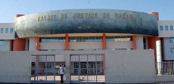 Données à caractères érotiques : Une enseignante porte plainte contre son maître-chanteur