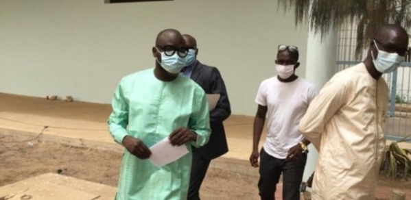 Avortement clandestin : Cheikh Yérim Seck et Ngoné Thiam dénoncés par… Avortement clandestin : Cheikh Yérim Seck et Ngoné Thiam dénoncés par…