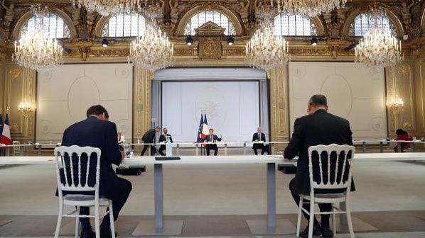 Emmanuel Macron et Vladimir Poutine vont s'entretenir en visioconférence vendredi Emmanuel Macron et Vladimir Poutine vont s'entretenir en visioconférence vendredi