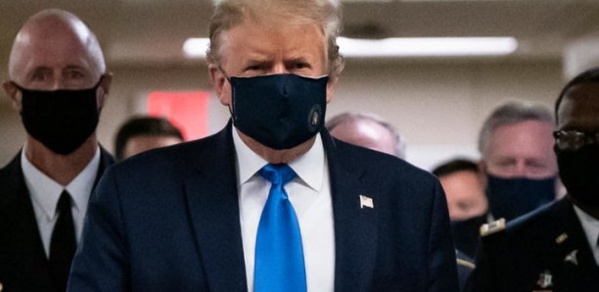 Covid-19 : Donald Trump porte un masque en public pour la première fois