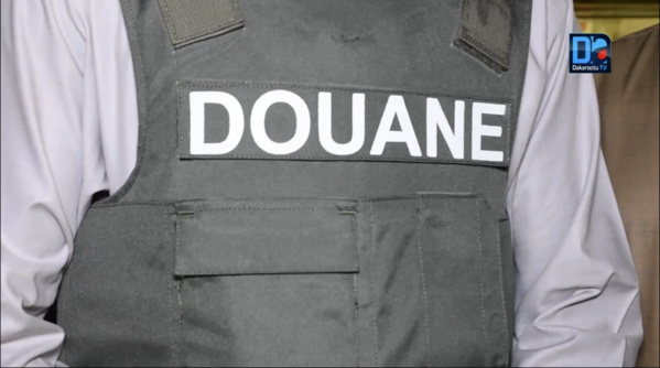 TRAFIC INTERNATIONAL DE VEHICULES : La Douane saisit 12 voitures et démantèle un réseau de faussaires de Certificats de Mise à la Consommation.