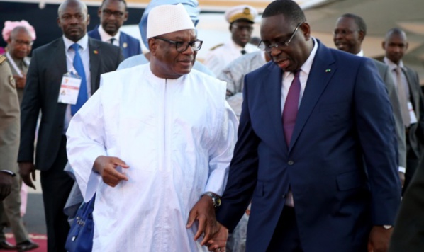 Arrivée à Bamako de cinq chefs d'État africains pour trouver une issue à la crise politique au Mali Arrivée à Bamako de cinq chefs d'État africains pour trouver une issue à la crise politique au Mali