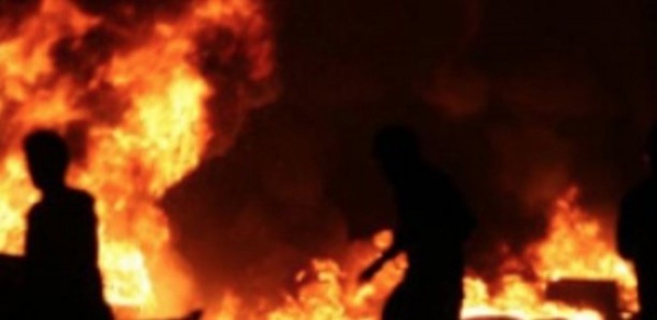 Des marchands ambulants mettent le feu à la mairie de Keur Massar