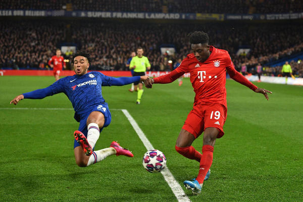 Ligue des champions : le Bayern Munich écrase Chelsea, Barcelone s'impose face à Naples