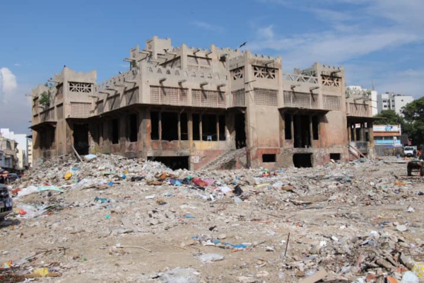 DE SANDAGA AU CHAMP DES COURSES... SUR LES TRACES DES COMMERÇANTS DÉBOUSSOLÉS DE SANDAGA AU CHAMP DES COURSES... SUR LES TRACES DES COMMERÇANTS DÉBOUSSOLÉS
