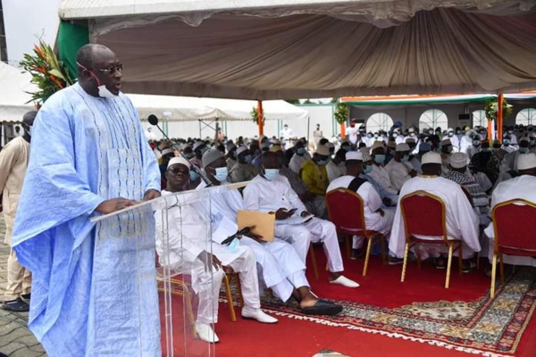 40è jour du décès d’Amadou Gon Coulibaly : Le 1er ministre et la 1ère dame du Mali aux côtés du couple présidentiel ivoirien (IMAGES)