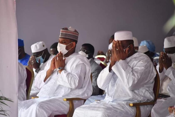 40è jour du décès d’Amadou Gon Coulibaly : Le 1er ministre et la 1ère dame du Mali aux côtés du couple présidentiel ivoirien (IMAGES)