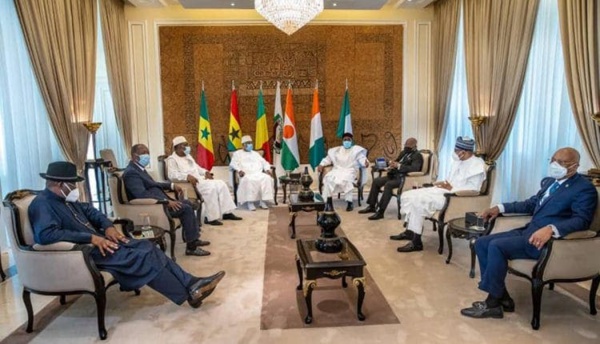 Mali: la délégation de la Cedeao atterrit à Bamako pour négocier l’annulation du coup d’Etat
