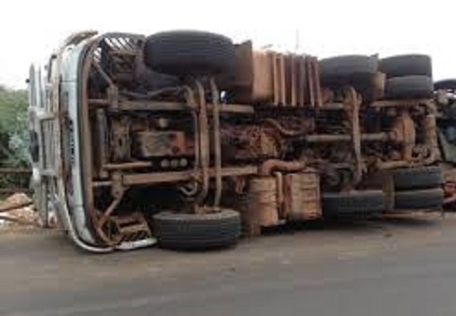Drame à Kaffrine : Un camion fou fauche mortellement un garçon de 14 ans Drame à Kaffrine : Un camion fou fauche mortellement un garçon de 14 ans