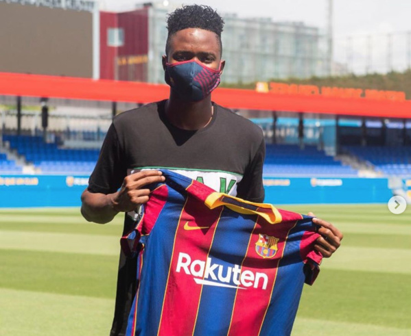Un jeune sénégalais signe à Barcelone avec une clause de 65 milliards de FCFA Un jeune sénégalais signe à Barcelone avec une clause de 65 milliards de FCFA