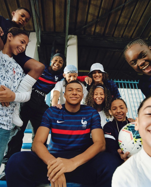 VOICI LE NOUVEAU MAILLOT DES BLEUS !