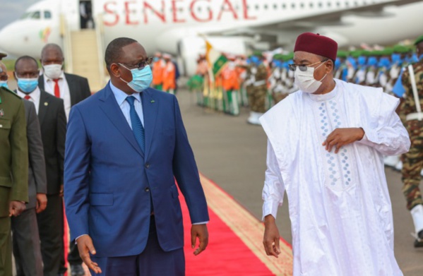 57ème session ordinaire de la CEDEAO : Le président Macky Sall est arrivé à Niamey (Niger). 57ème session ordinaire de la CEDEAO : Le président Macky Sall est arrivé à Niamey (Niger).