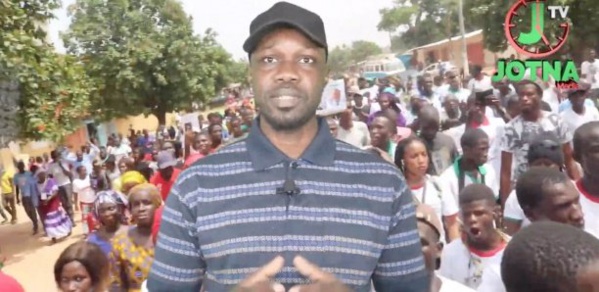 INONDATIONS: Sonko descend en banlieue et prend la parole INONDATIONS: Sonko descend en banlieue et prend la parole