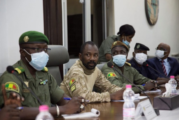 Mali: une transition de deux ans et un président désigné par la junte