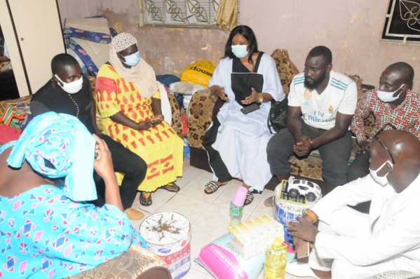 Inondations à Grand Yoff: Fatoumata Niang Ba au chevet des sinistrés Inondations à Grand Yoff: Fatoumata Niang Ba au chevet des sinistrés