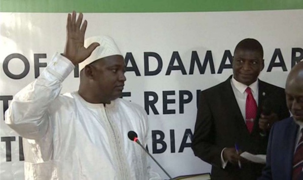 LE PROJET DE NOUVELLE CONSTITUTION RELANCE LE DÉBAT DU 3E MANDAT LE PROJET DE NOUVELLE CONSTITUTION RELANCE LE DÉBAT DU 3E MANDAT