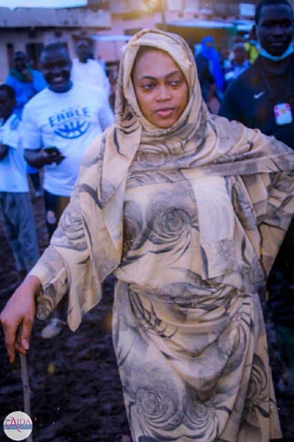 Malgré la décision du khalif, Sokhna Aïda Diallo continue d'acheter des boeufs et chameaux au Mali (images) Malgré la décision du khalif, Sokhna Aïda Diallo continue d'acheter des boeufs et chameaux au Mali (images)