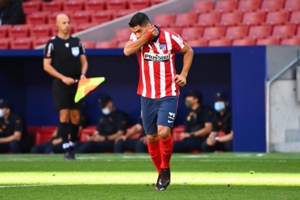 LIGA : L'Atletico Madrid flambe, doublé de Suarez pour son premier match avec son club. LIGA : L'Atletico Madrid flambe, doublé de Suarez pour son premier match avec son club.
