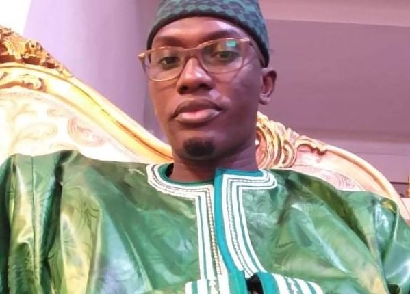 Touba : Serigne Khassim Mbacké adoube Macky et tire sur un cercle de lobbyistes opportunistes … Touba : Serigne Khassim Mbacké adoube Macky et tire sur un cercle de lobbyistes opportunistes …