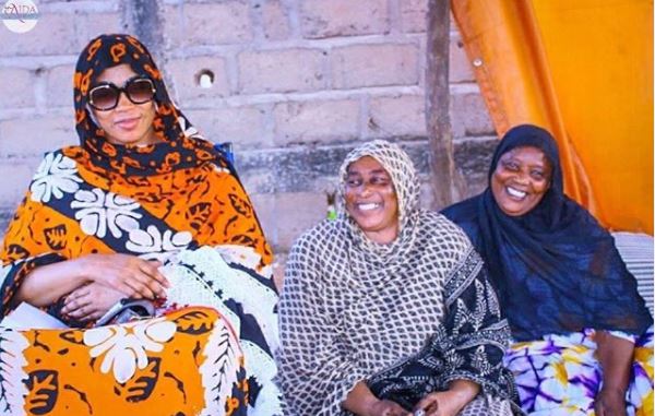 Ngabou: Marche improvisée des femmes du village pour réclamer l’arrivée de Sokhna Aida Diallo Ngabou: Marche improvisée des femmes du village pour réclamer l’arrivée de Sokhna Aida Diallo