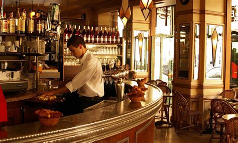 Covid-19 : à Paris : les bars sont fermés pour deux semaines Covid-19 : à Paris : les bars sont fermés pour deux semaines