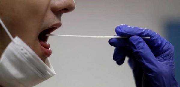 Covid-19 : un test salivaire “made in France” prouve son efficacité en “conditions réelles” Covid-19 : un test salivaire “made in France” prouve son efficacité en “conditions réelles”