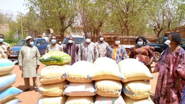 Covid-19: 40 millions de pauvres en plus en Afrique, selon la Banque mondiale Covid-19: 40 millions de pauvres en plus en Afrique, selon la Banque mondiale