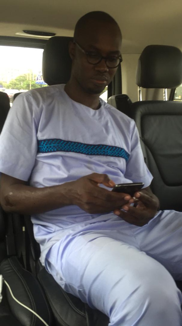 Chasse à l'homme- Cet individu se présentant comme Dr Kane, réussi à s'enfuir avec 8.000 dollars d'autrui, activement recherché Chasse à l'homme- Cet individu se présentant comme Dr Kane, réussi à s'enfuir avec 8.000 dollars d'autrui, activement recherché