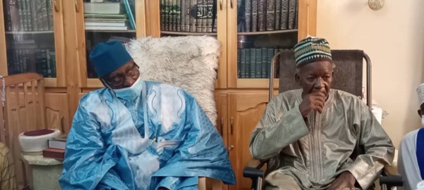 Serigne Mahy Niass à Serigne Mbaye Sy Mansour : « Nous avons les mêmes objectifs et les mêmes chantiers... Si j'étais informé très tôt de votre visite à Médina Baye, toute la population serait sortie pour vous accueillir » Serigne Mahy Niass à Serigne Mbaye Sy Mansour : « Nous avons les mêmes objectifs et les mêmes chantiers... Si j'étais informé très tôt de votre visite à Médina Baye, toute la population serait sortie pour vous accueillir »
