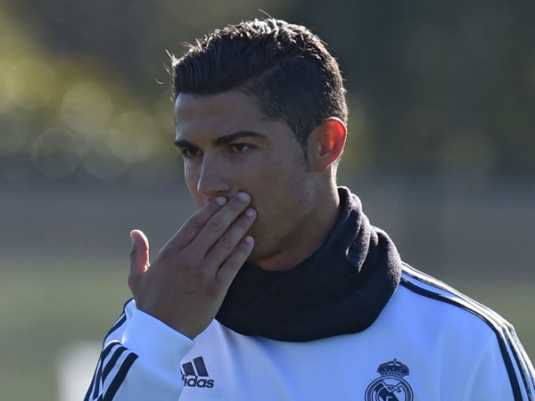 CRISTIANO RONALDO TESTÉ POSITIF AU COVID-19 ET MIS À L'ÉCART DU GROUPE PORTUGAIS